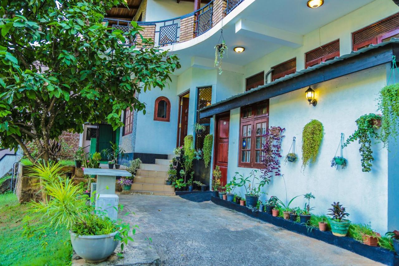 Kandyan Hideout Luaran gambar